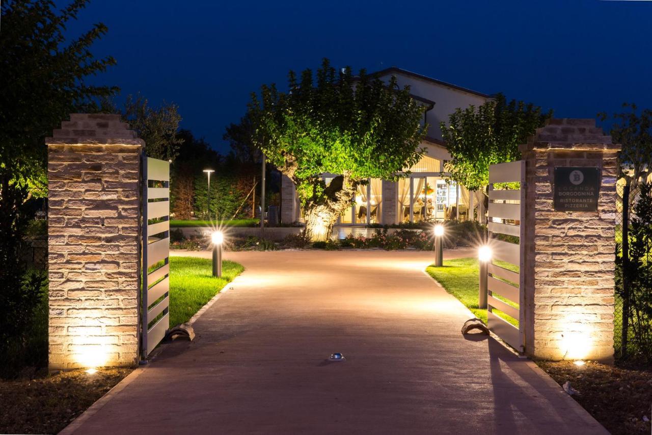 Locanda Borgognina Lucrezia Exterior photo